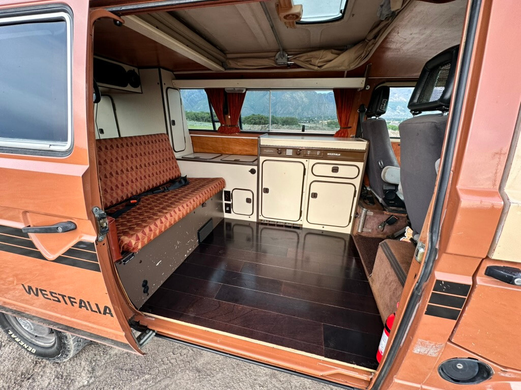 Volkswagen-BusVanagon-1984-Van-Camper-10