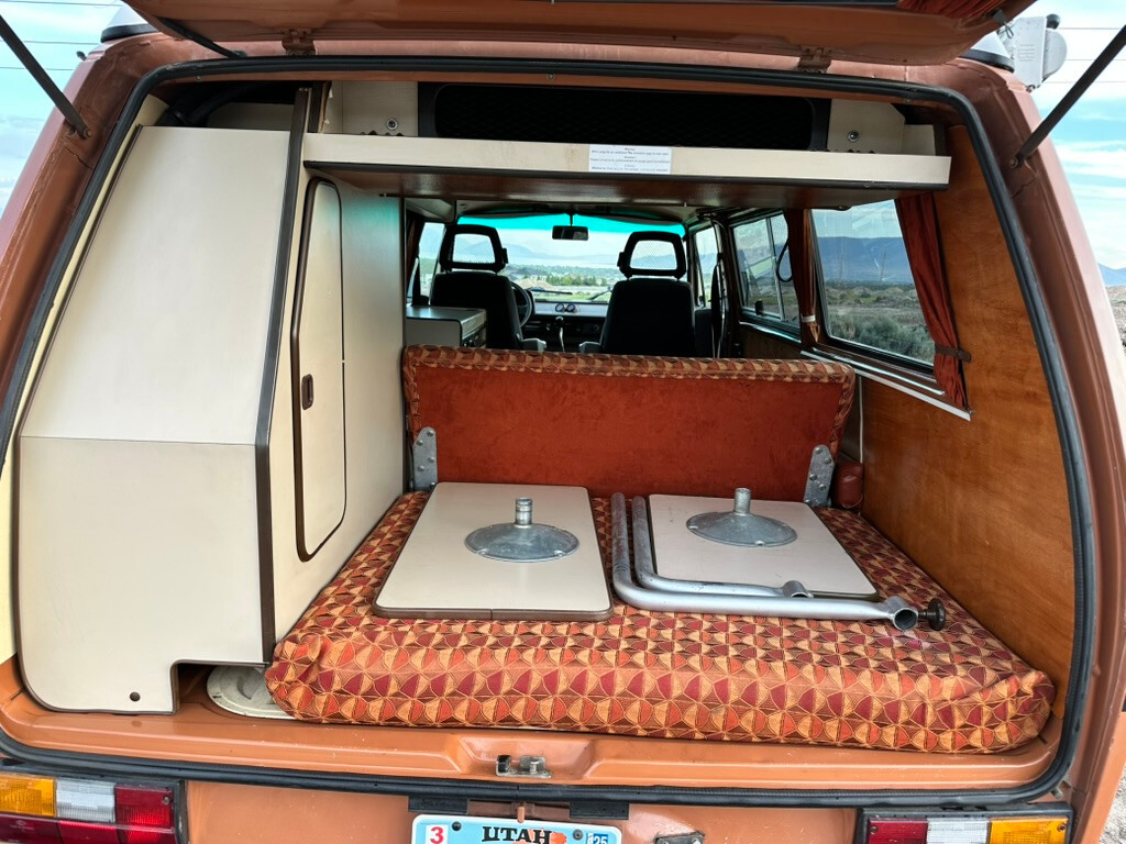 Volkswagen-BusVanagon-1984-Van-Camper-17