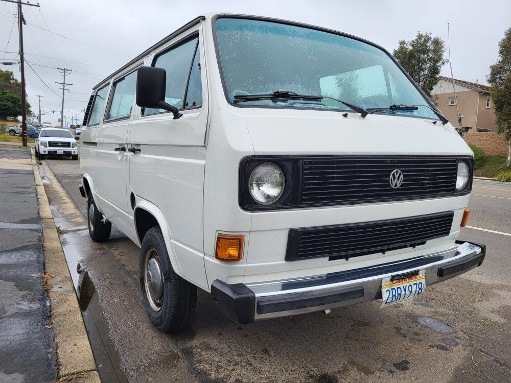 Volkswagen-BusVanagon-1985-Minivan-1