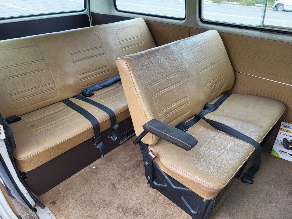 Volkswagen-BusVanagon-1985-Minivan-10