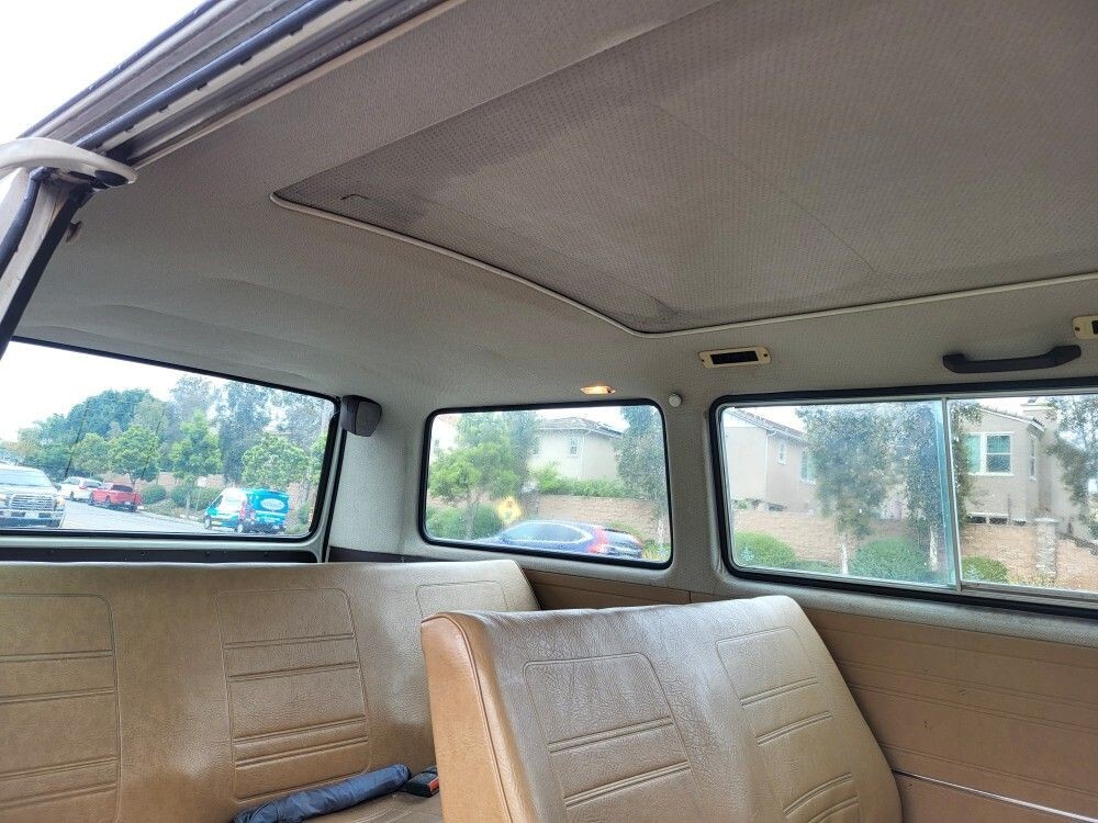 Volkswagen-BusVanagon-1985-Minivan-12