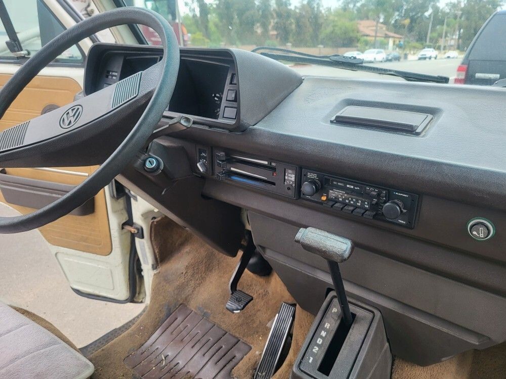 Volkswagen-BusVanagon-1985-Minivan-5