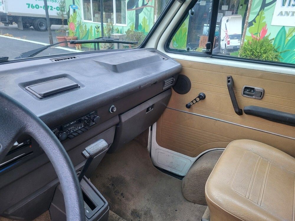 Volkswagen-BusVanagon-1985-Minivan-6
