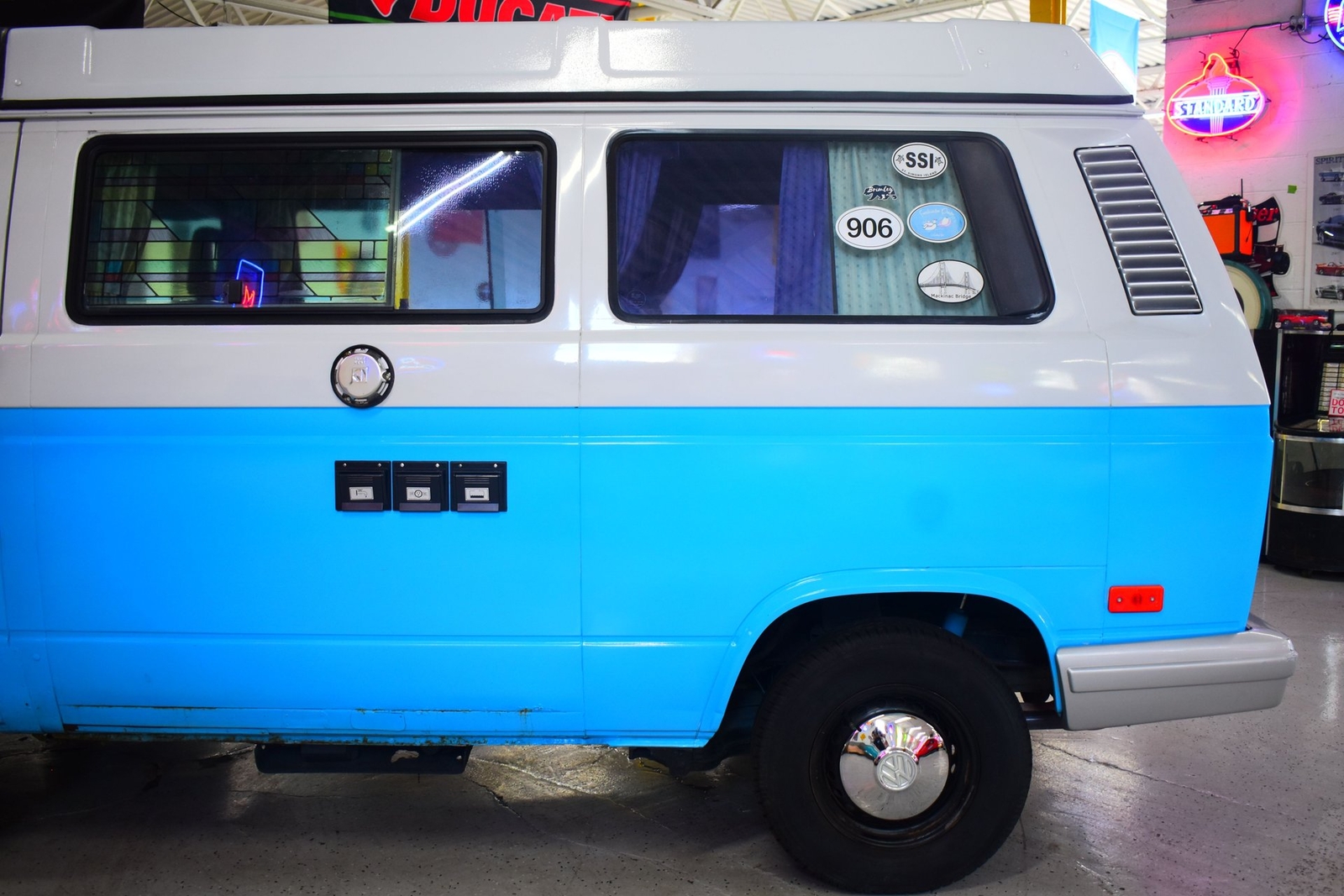 Volkswagen-BusVanagon-1989-Coupe-14