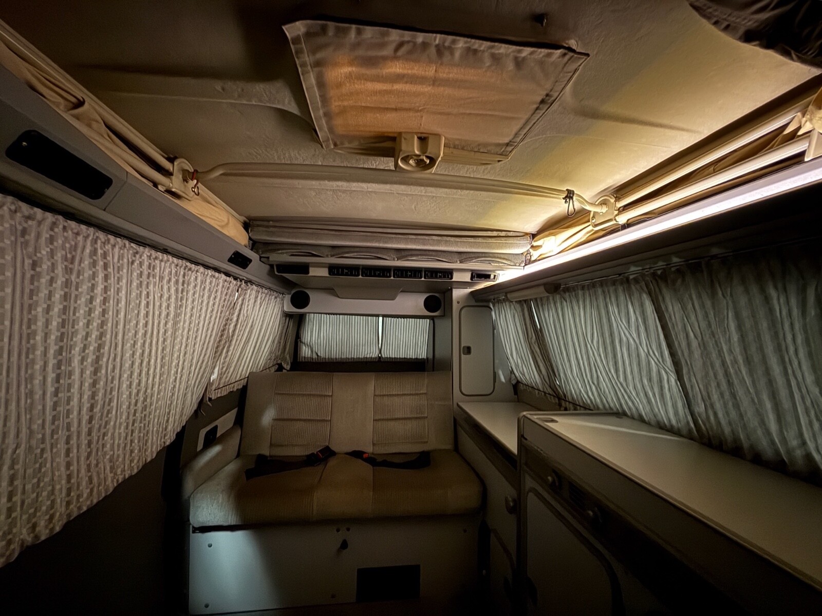 Volkswagen-BusVanagon-1989-Van-Camper-18