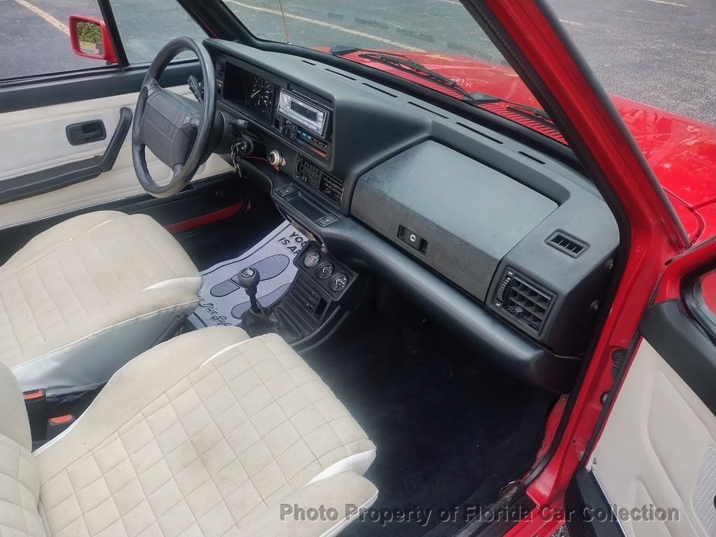 Volkswagen-Cabrio-1990-11
