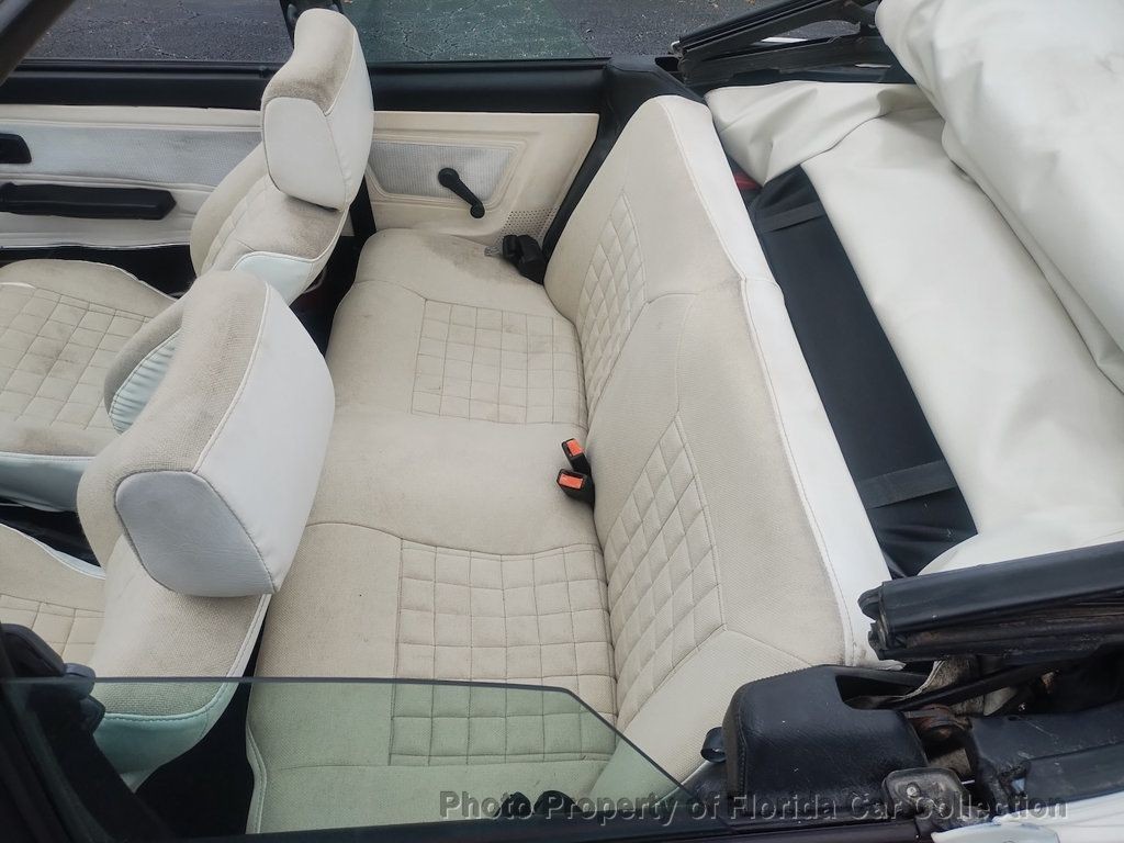 Volkswagen-Cabrio-1990-8