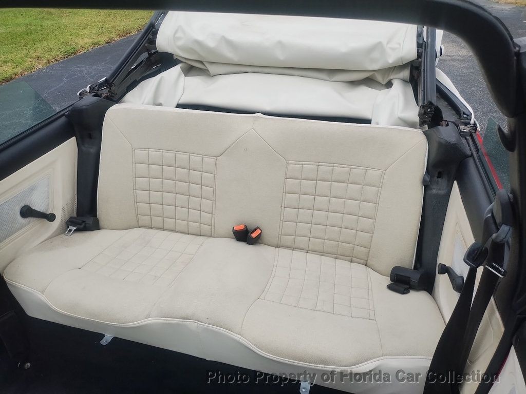 Volkswagen-Cabrio-1990-9