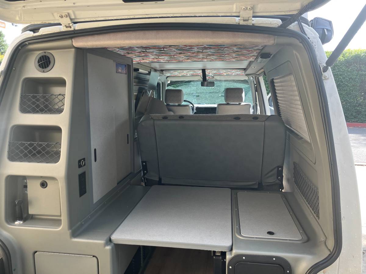 Volkswagen-Eurovan-camper-1995-white-14