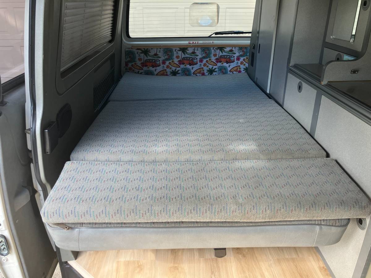 Volkswagen-Eurovan-camper-1995-white-15