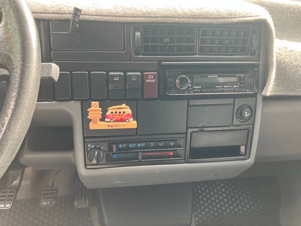Volkswagen-Eurovan-camper-1995-white-18