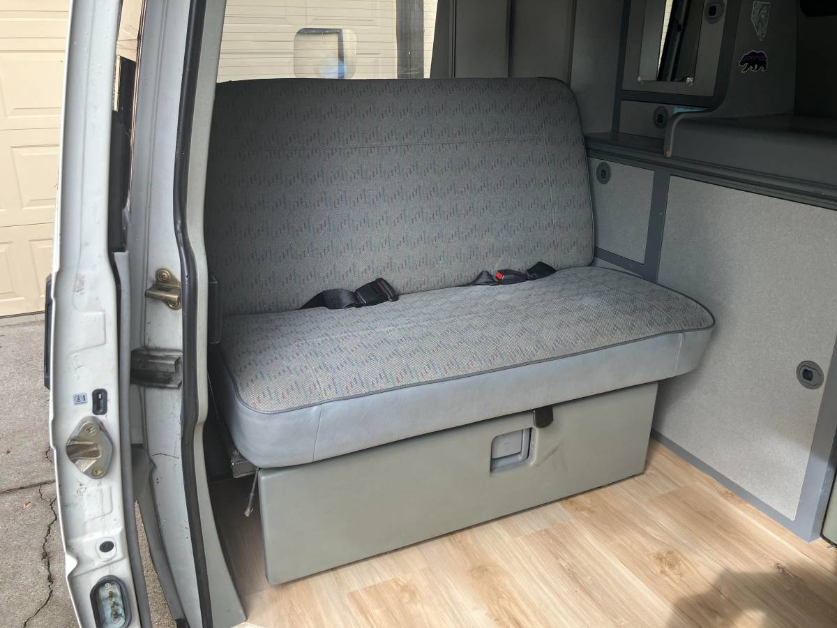 Volkswagen-Eurovan-camper-1995-white-19