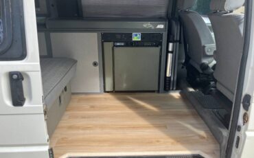 Volkswagen-Eurovan-camper-1995-white-3