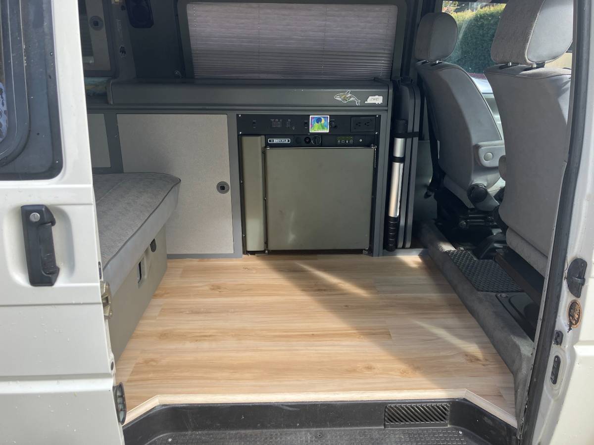 Volkswagen-Eurovan-camper-1995-white-3