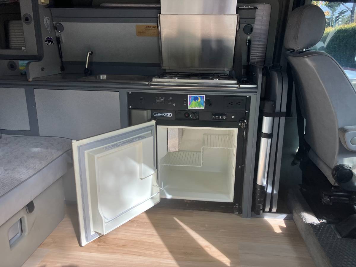 Volkswagen-Eurovan-camper-1995-white-6