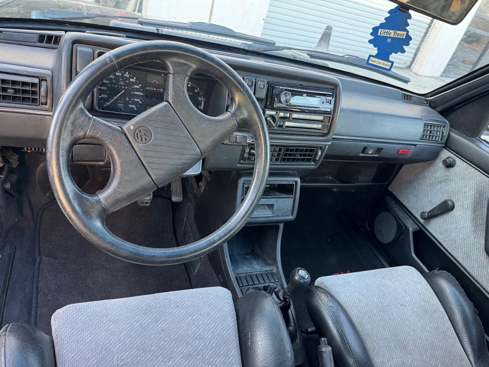 Volkswagen-Jetta-1988-13