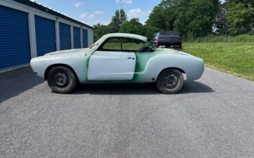 Volkswagen-Karmann-Ghia-1971-Coupe-2