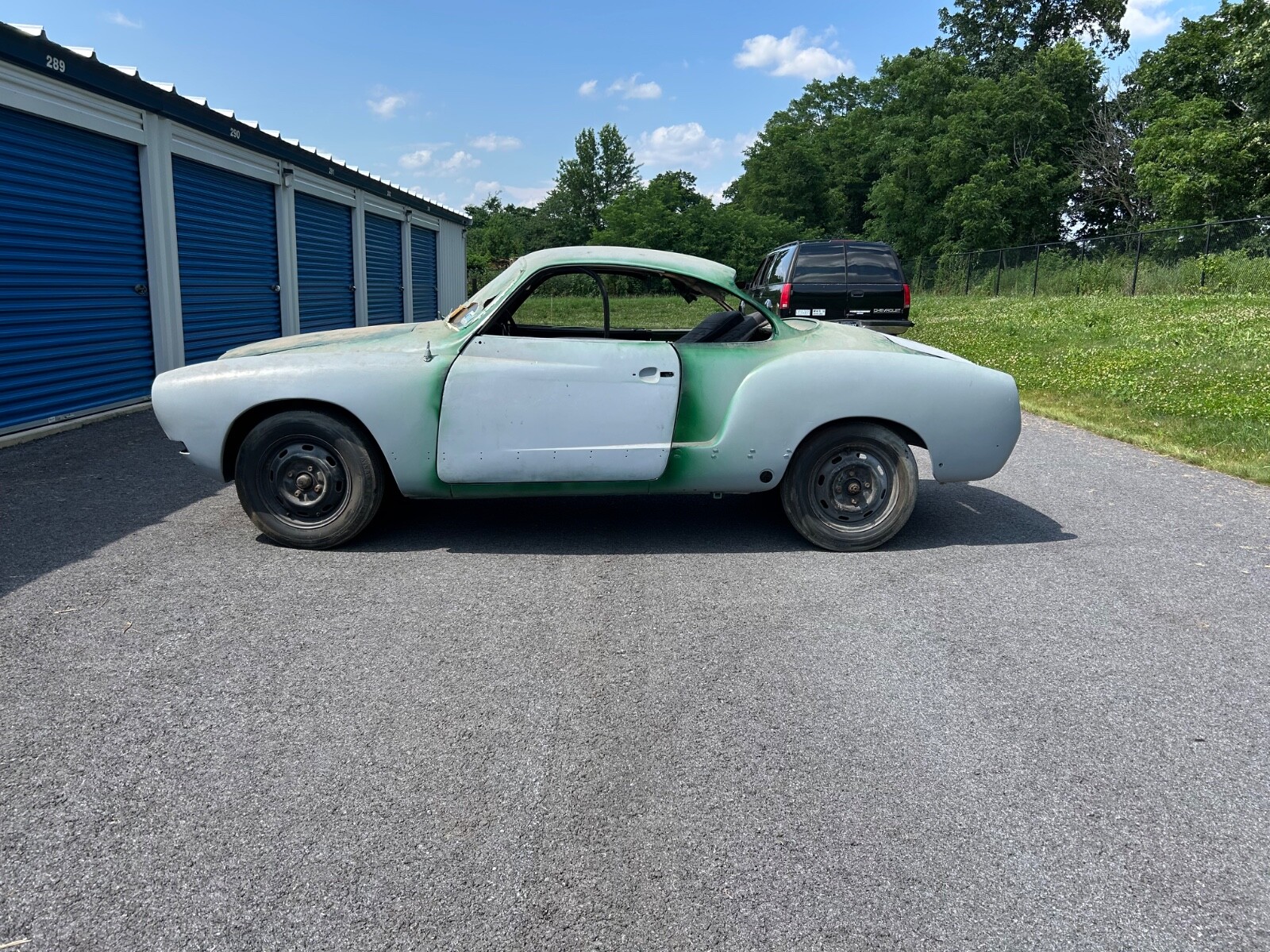Volkswagen-Karmann-Ghia-1971-Coupe-2
