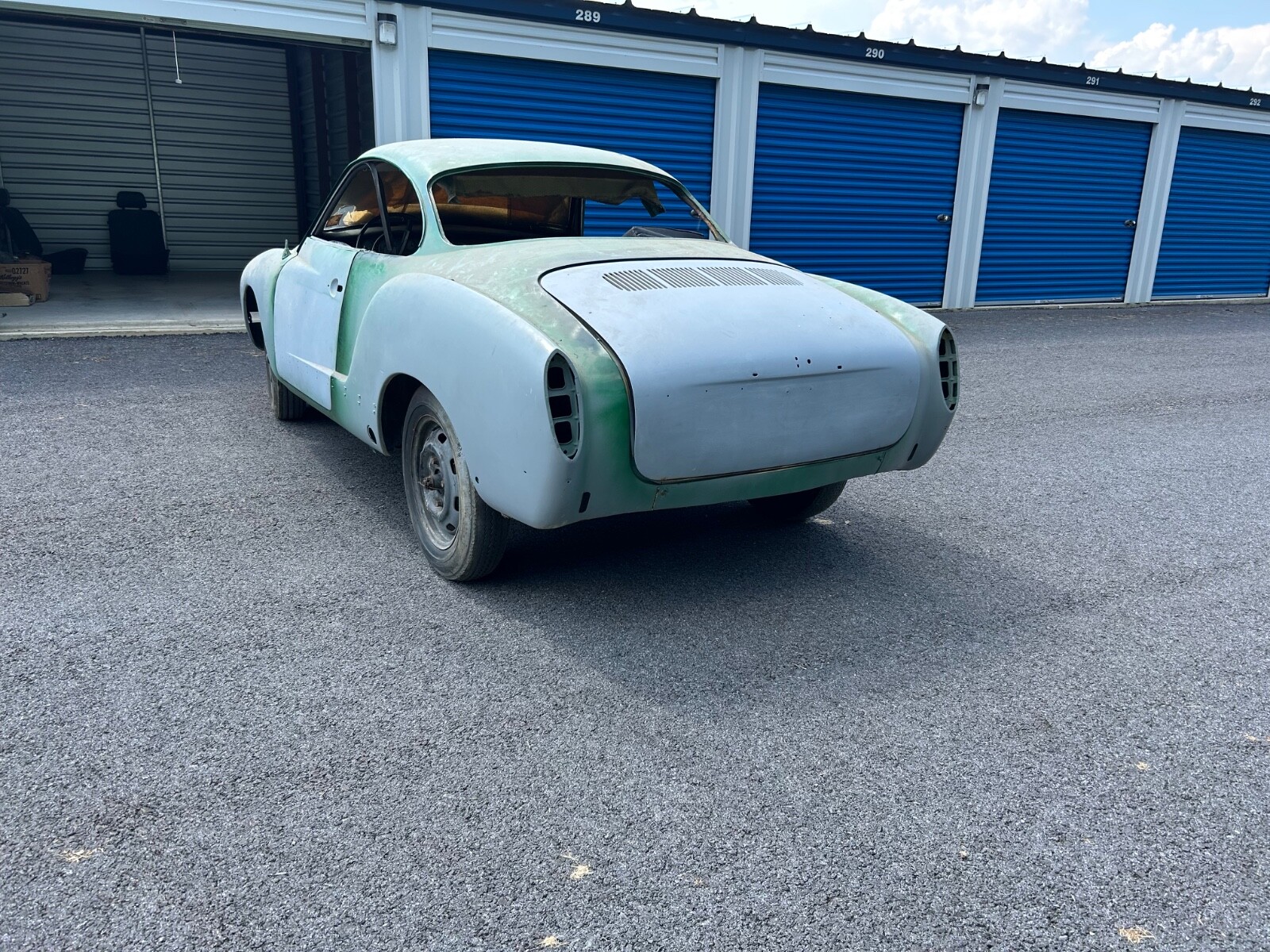 Volkswagen-Karmann-Ghia-1971-Coupe-3