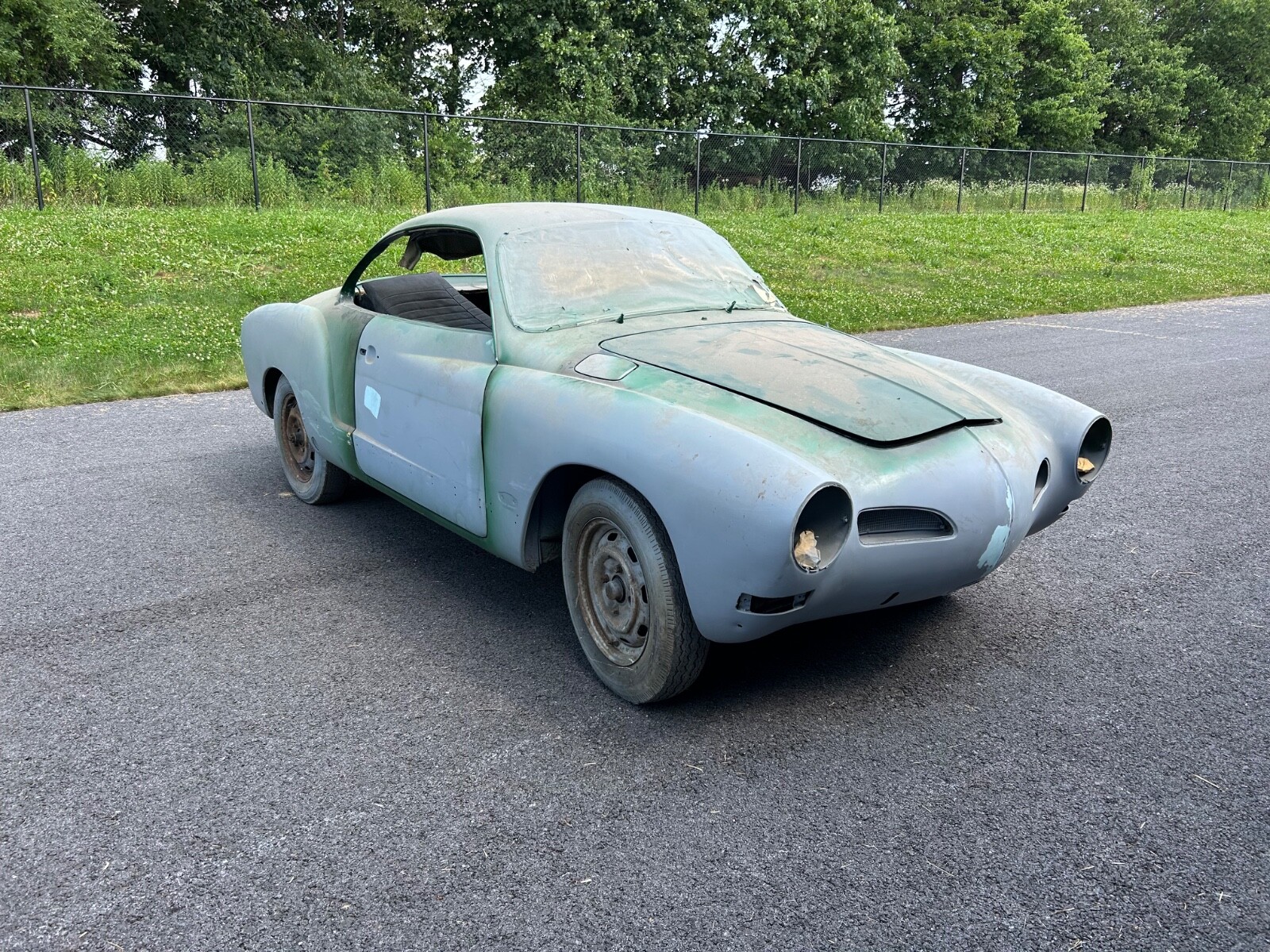 Volkswagen-Karmann-Ghia-1971-Coupe-4