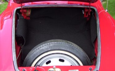 Volkswagen-Karmann-Ghia-1974-Convertible-6
