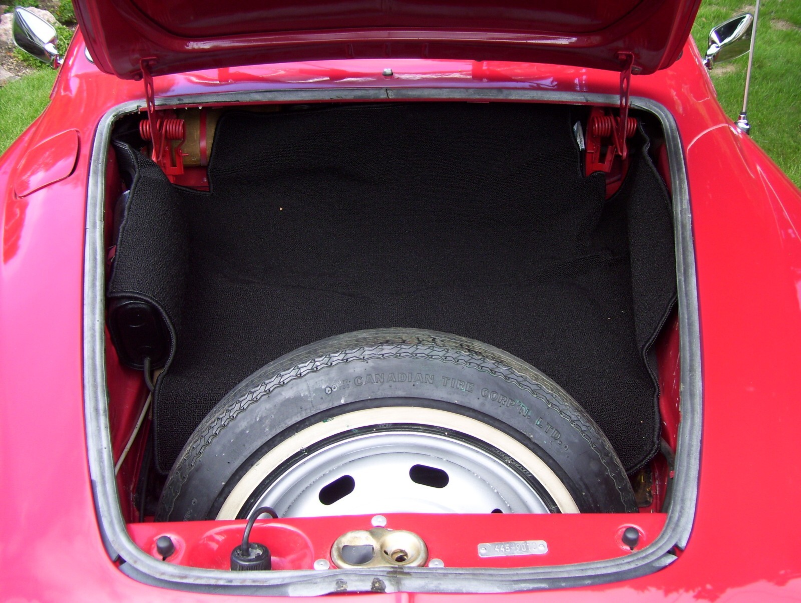 Volkswagen-Karmann-Ghia-1974-Convertible-6