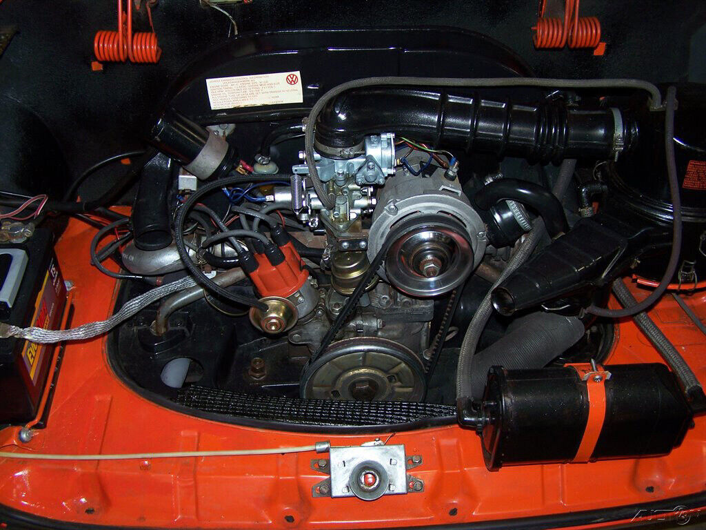 Volkswagen-Karmann-Ghia-1974-Coupe-10