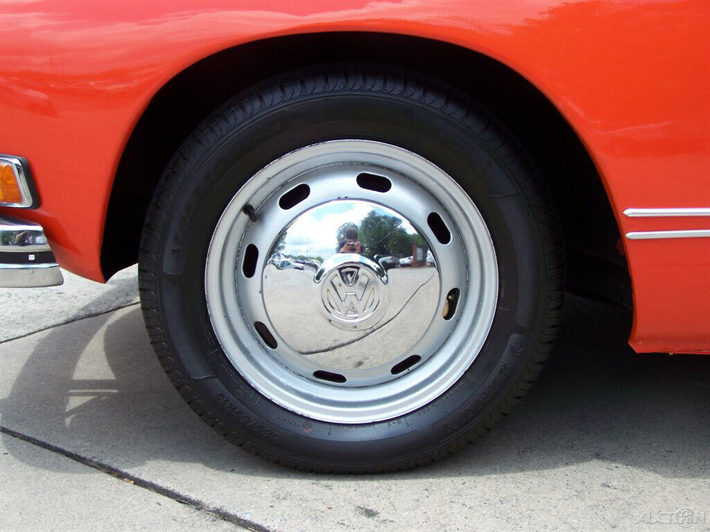 Volkswagen-Karmann-Ghia-1974-Coupe-13