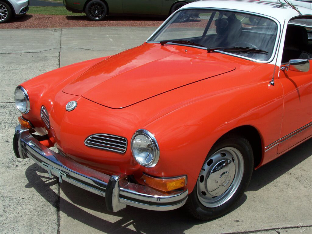 Volkswagen-Karmann-Ghia-1974-Coupe-14