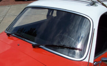 Volkswagen-Karmann-Ghia-1974-Coupe-15