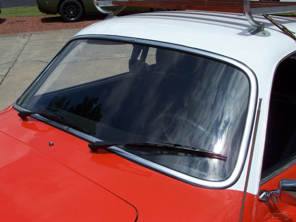 Volkswagen-Karmann-Ghia-1974-Coupe-15