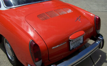 Volkswagen-Karmann-Ghia-1974-Coupe-17