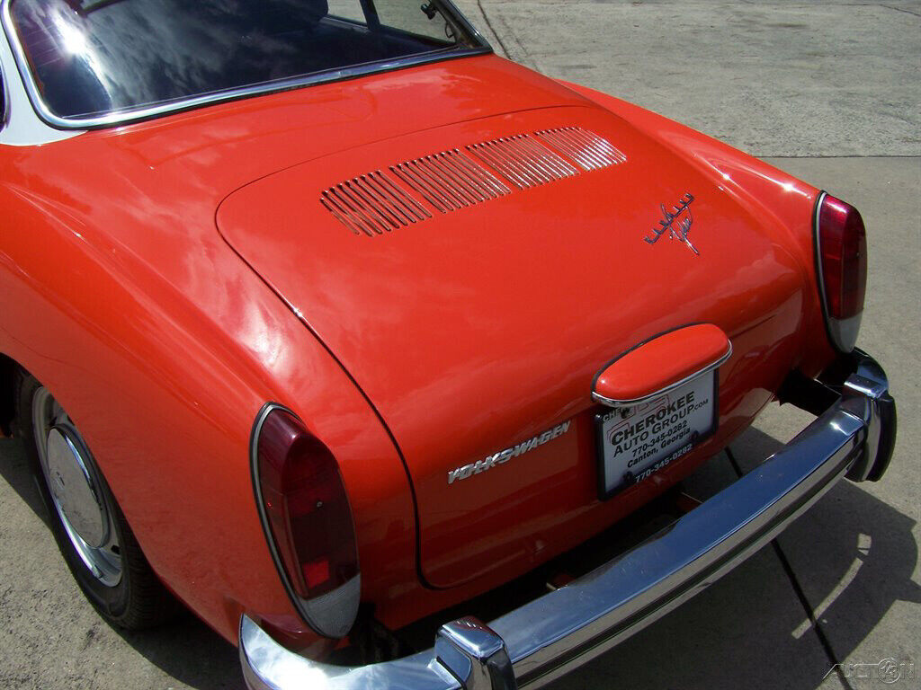 Volkswagen-Karmann-Ghia-1974-Coupe-17