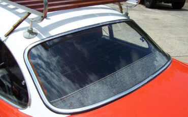 Volkswagen-Karmann-Ghia-1974-Coupe-18
