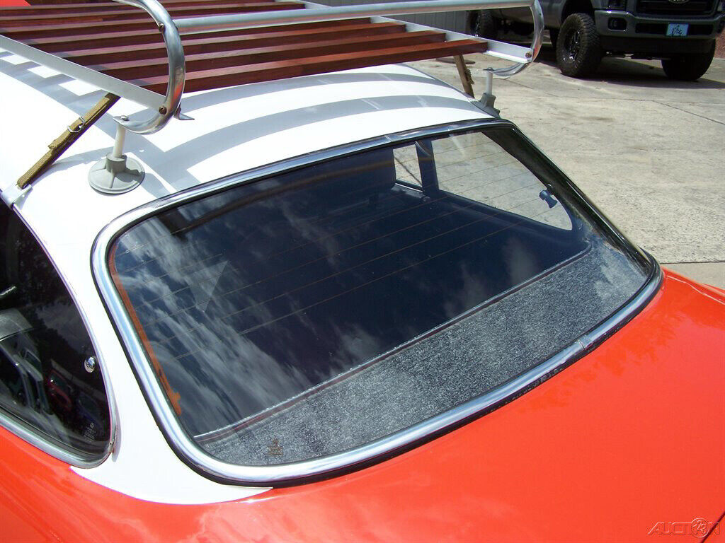Volkswagen-Karmann-Ghia-1974-Coupe-18