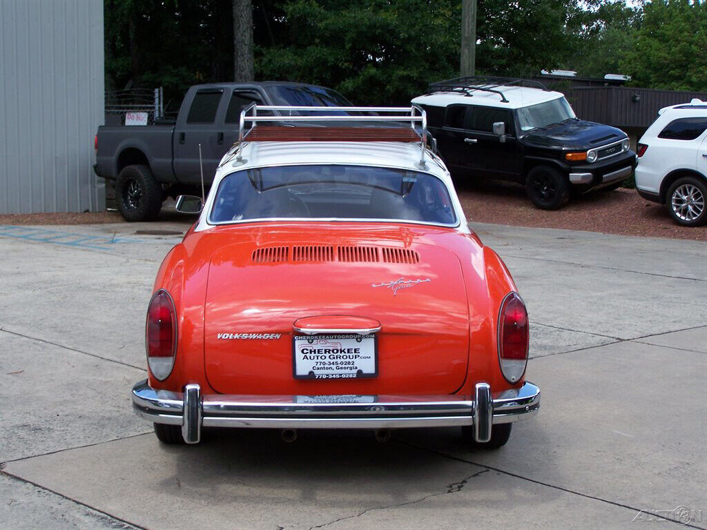 Volkswagen-Karmann-Ghia-1974-Coupe-19