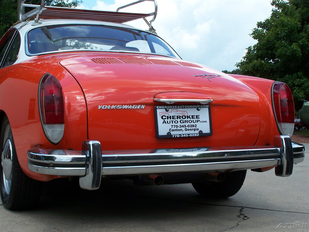 Volkswagen-Karmann-Ghia-1974-Coupe-20