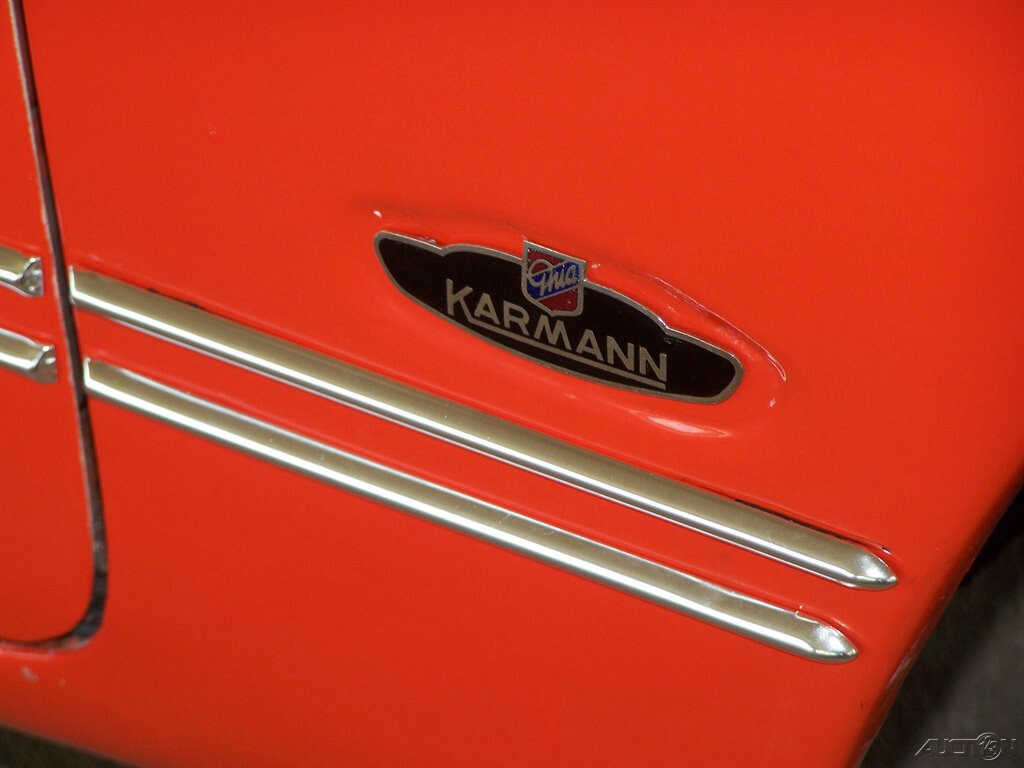 Volkswagen-Karmann-Ghia-1974-Coupe-23