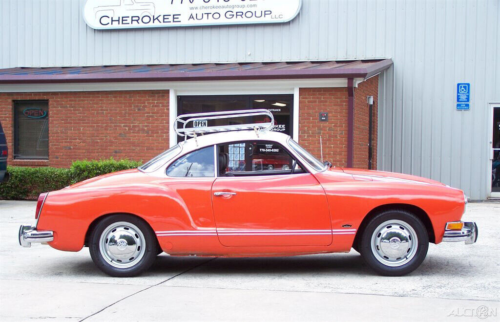 Volkswagen-Karmann-Ghia-1974-Coupe-6