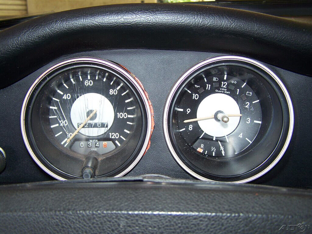 Volkswagen-Karmann-Ghia-1974-Coupe-9