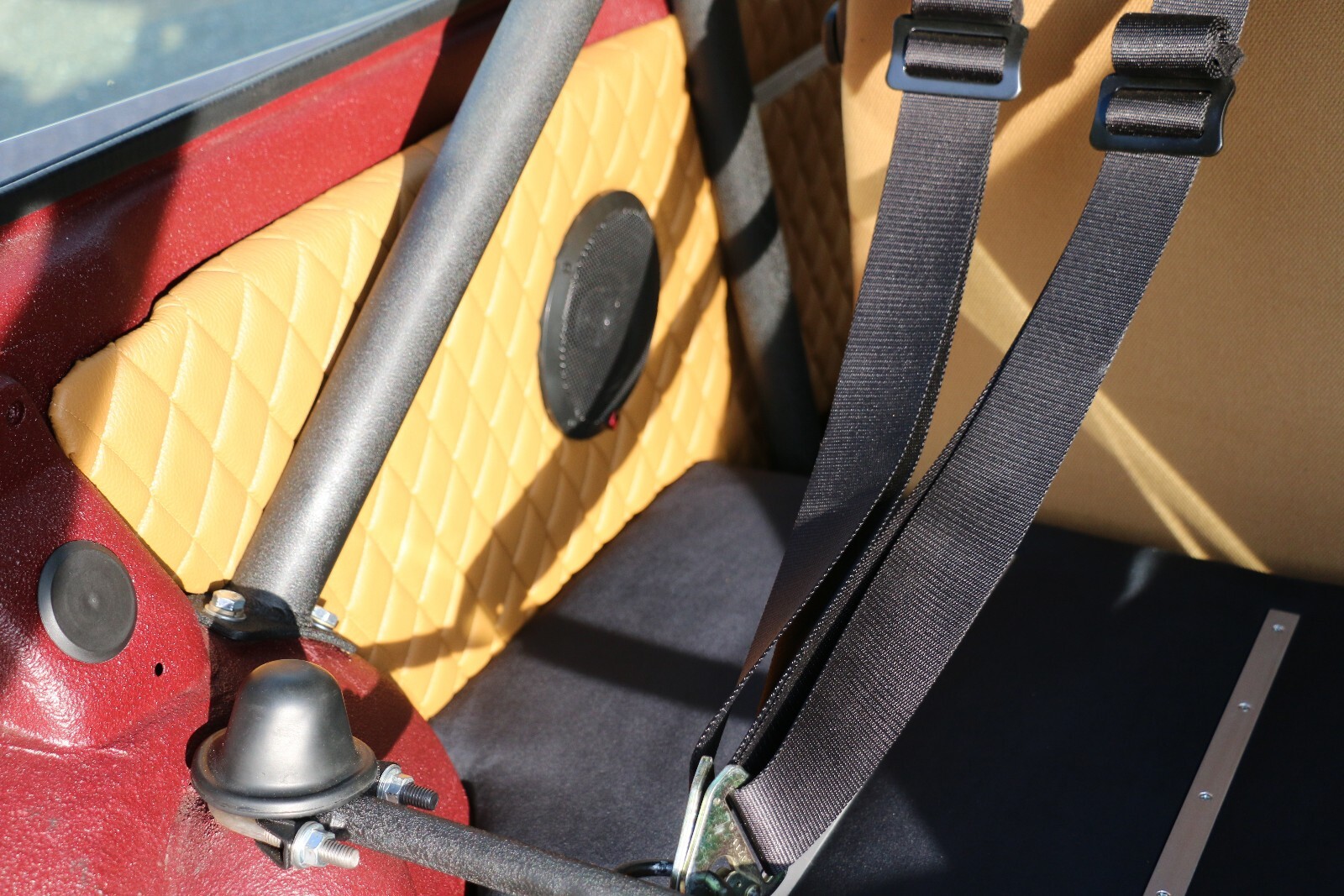 Volkswagen-Rabbit-1984-Hatchback-26