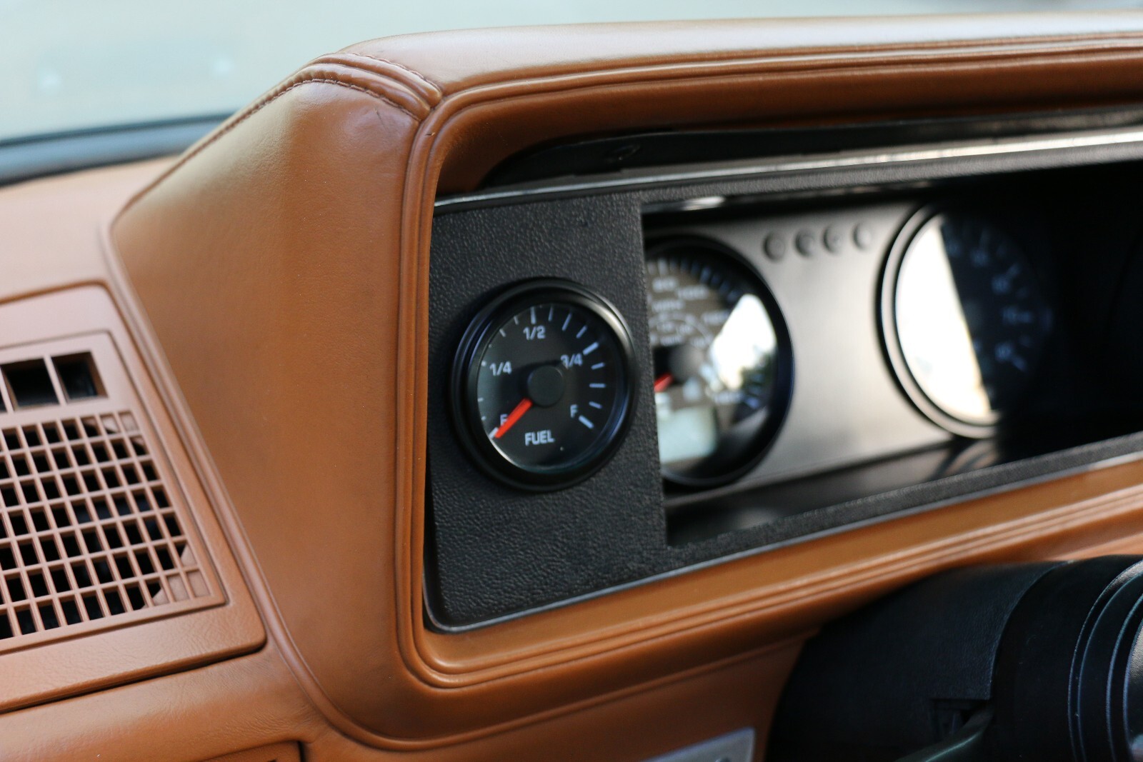 Volkswagen-Rabbit-1984-Hatchback-33
