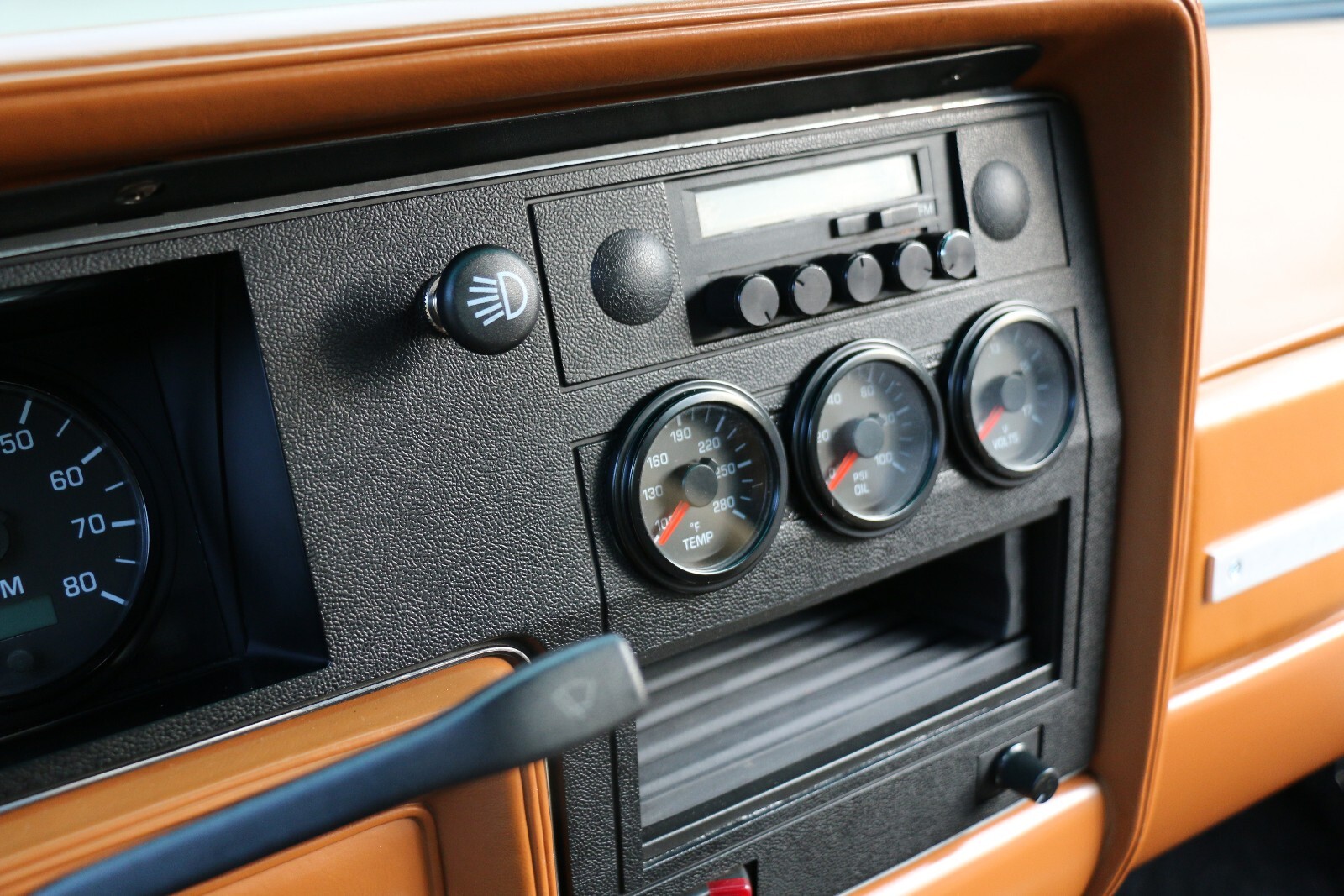 Volkswagen-Rabbit-1984-Hatchback-34
