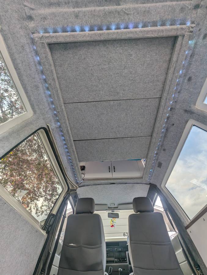Volkswagen-T4-caravelle-hi-top-camper-van-diesel-1992-12