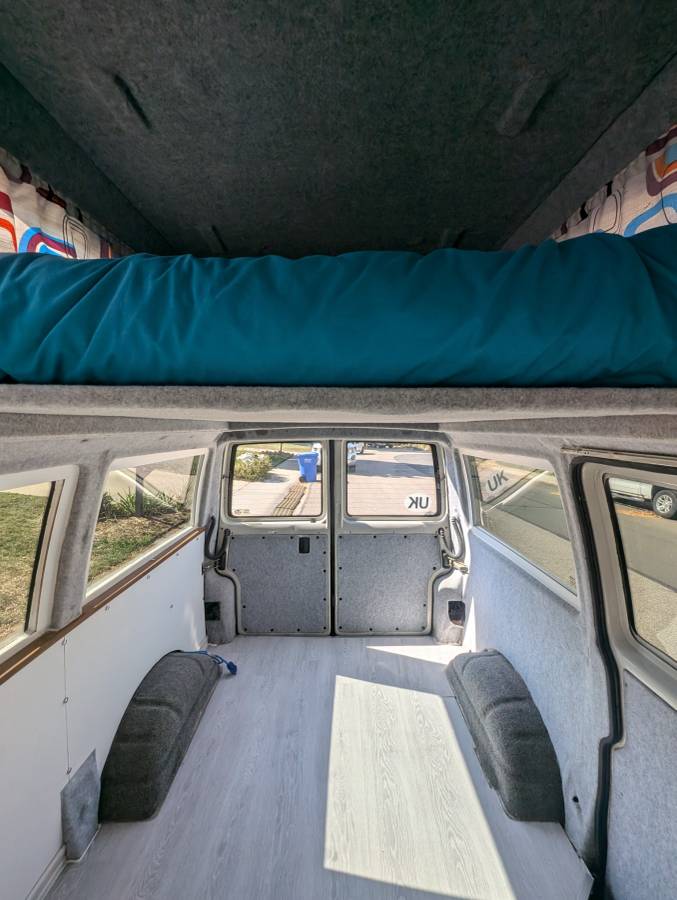 Volkswagen-T4-caravelle-hi-top-camper-van-diesel-1992-7