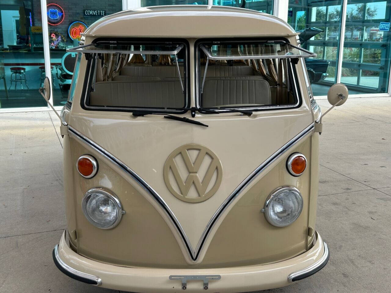 Volkswagen-Type-II-1972-13