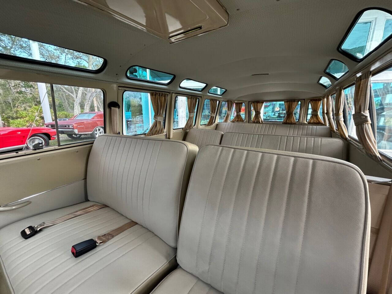 Volkswagen-Type-II-1972-17