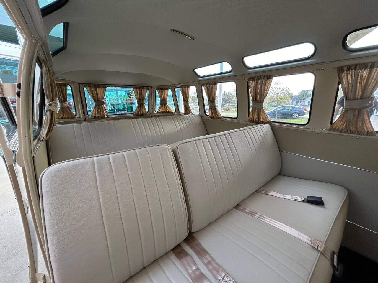 Volkswagen-Type-II-1972-24