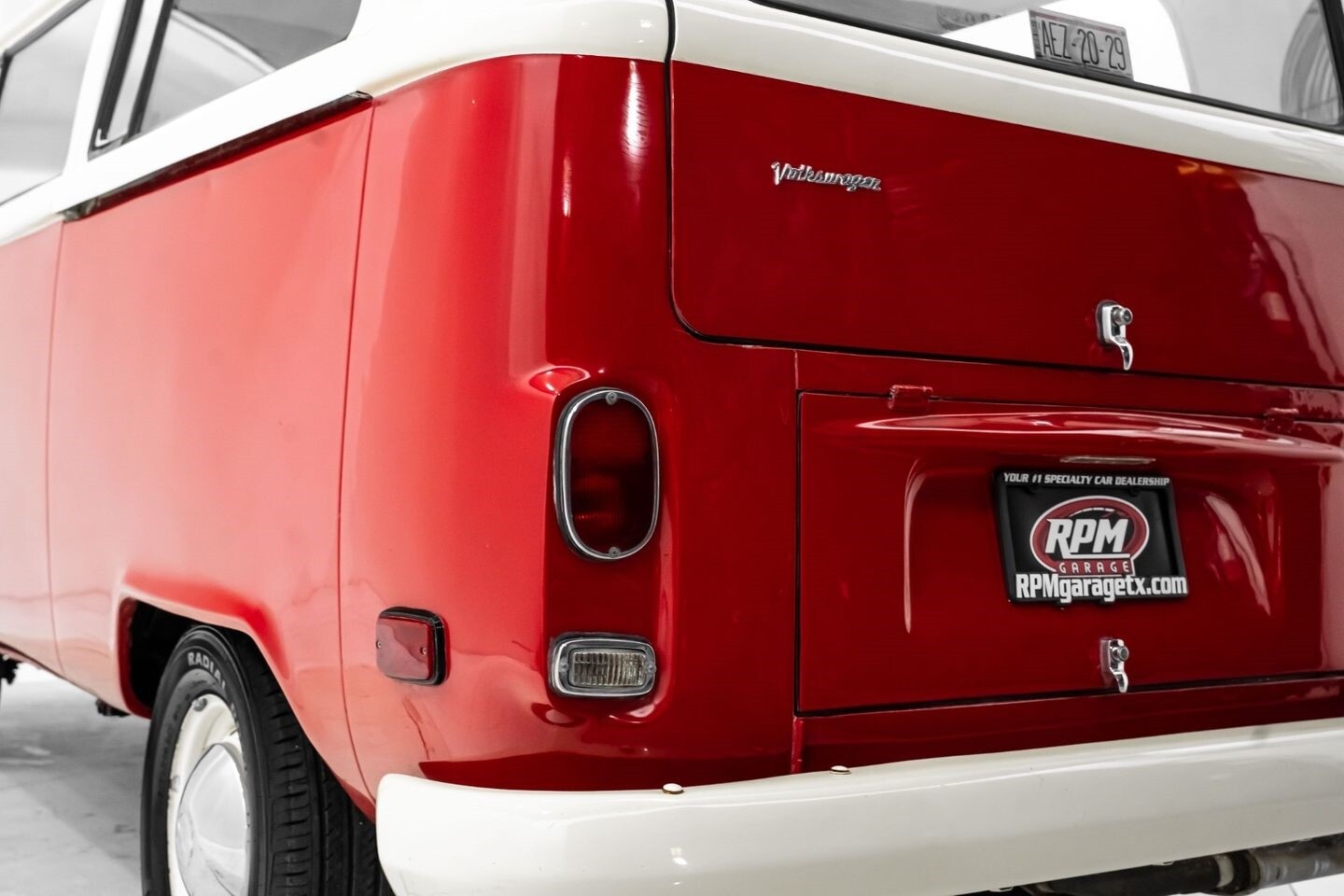 Volkswagen-Type-II-Bus-1975-Other-10