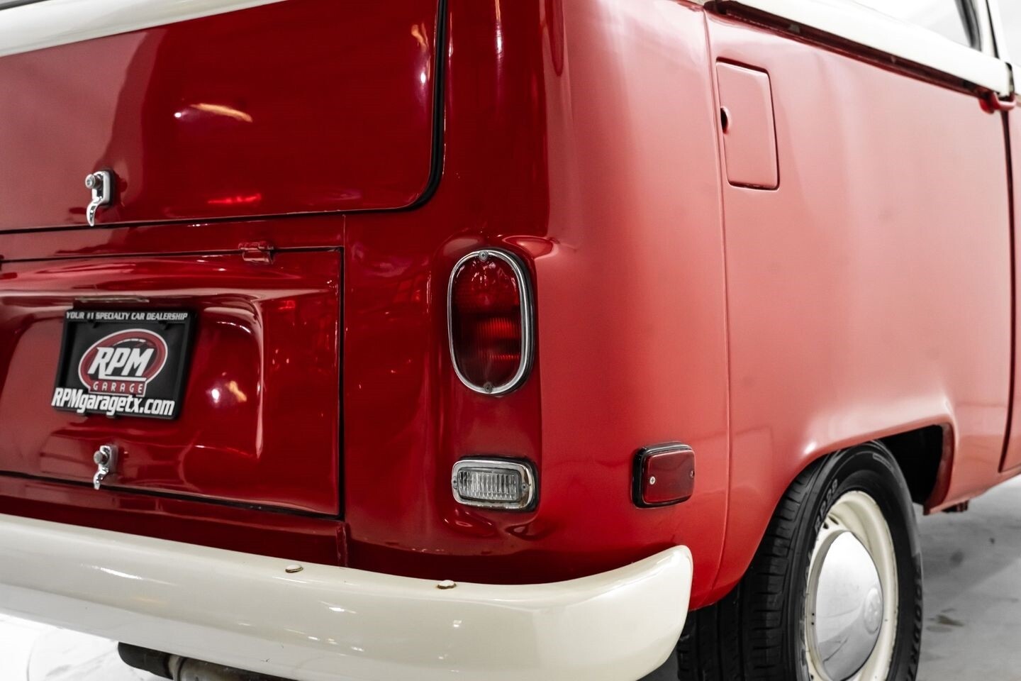 Volkswagen-Type-II-Bus-1975-Other-11